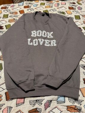 Gildan Gray 'BOOK LOVER' Crewneck Sweatshirt